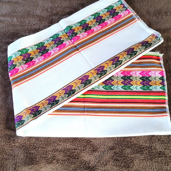 Vintage Peruvian table cloth/furniture cover - Picture 5 of 6